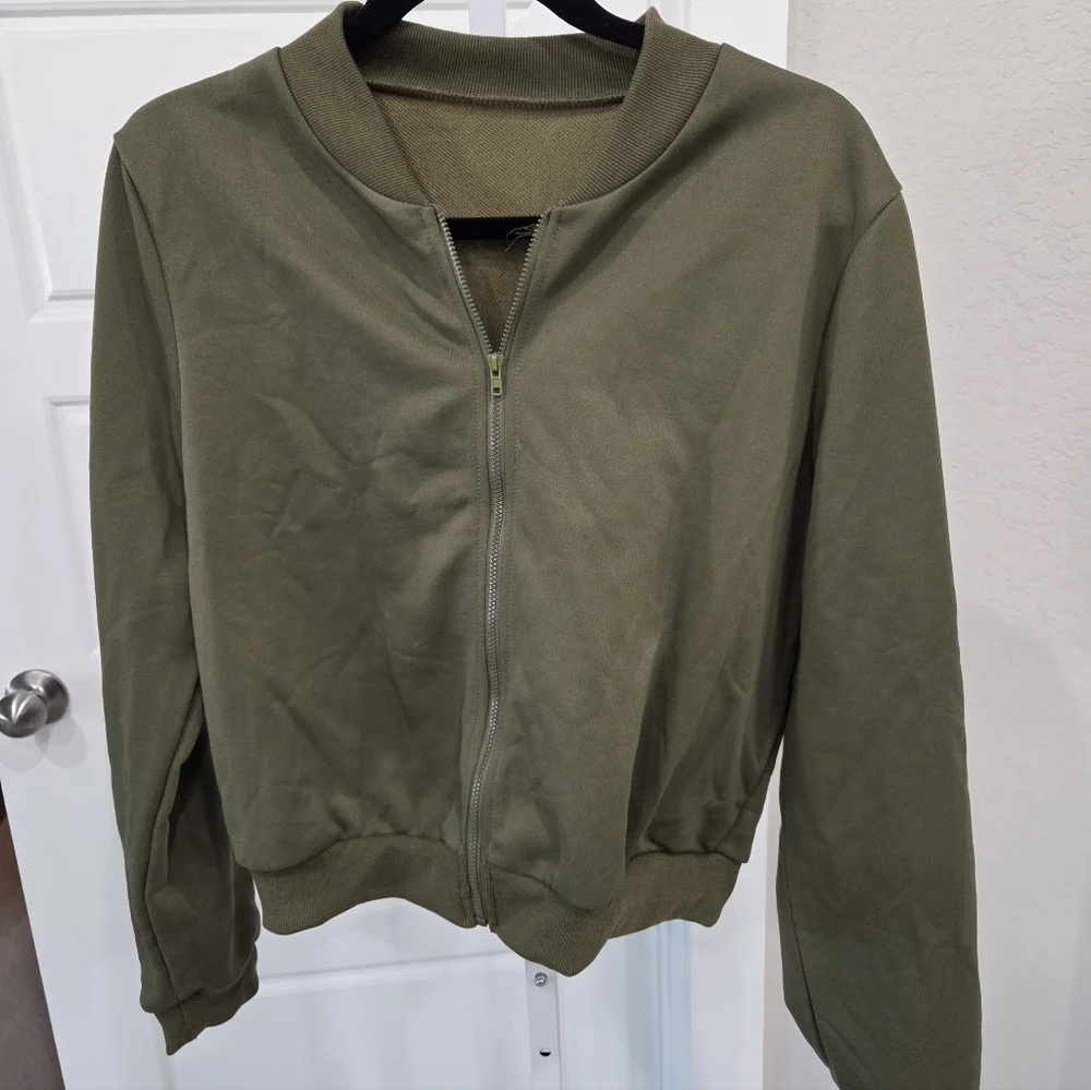 WOMEN'S GREEN CASUAL BOMBER JACKET SIZE MEDIUM